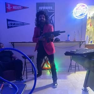 Meet your Posher, Lionel